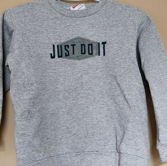 3/$20 - Nike Just Do It Spell Out Crewneck Sweatshirt - Boys Size Small S - Picture 4 of 8